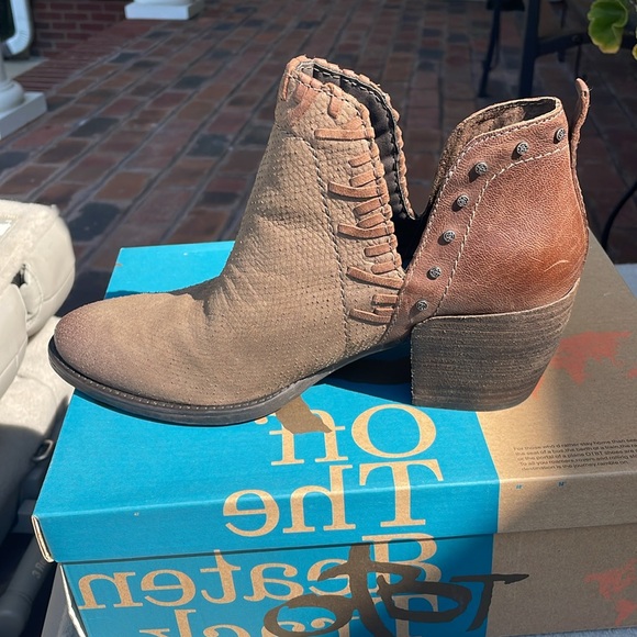 OTBT Women’s shoe. Multiple sizes. Color-Santa Fe Cinder. NWT. In box. - Picture 3 of 5